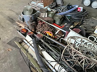 Diverse werkplaatsinventaris - afbeelding 2 van  11