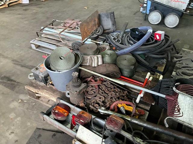 Diverse werkplaatsinventaris - afbeelding 3 van  11