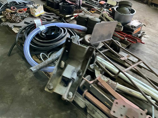 Diverse werkplaatsinventaris - afbeelding 5 van  11