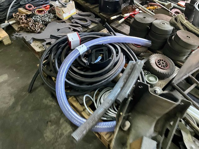 Diverse werkplaatsinventaris - afbeelding 6 van  11