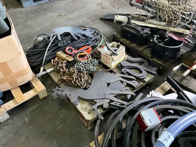 Diverse werkplaatsinventaris - afbeelding 7 van  11