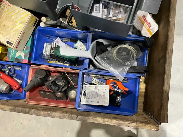 Diverse werkplaatsinventaris - afbeelding 1 van  3