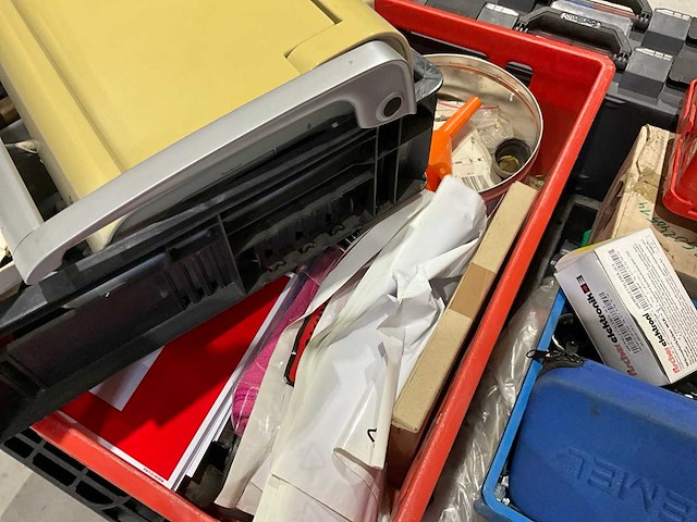 Diverse werkplaatsinventaris - afbeelding 2 van  10