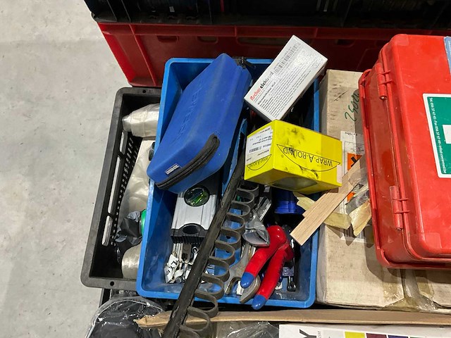 Diverse werkplaatsinventaris - afbeelding 7 van  10