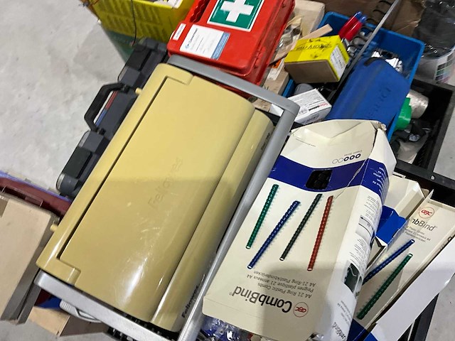 Diverse werkplaatsinventaris - afbeelding 8 van  10