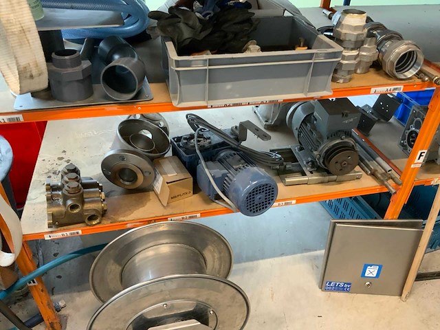 Diverse werkplaatsinventaris - afbeelding 6 van  24