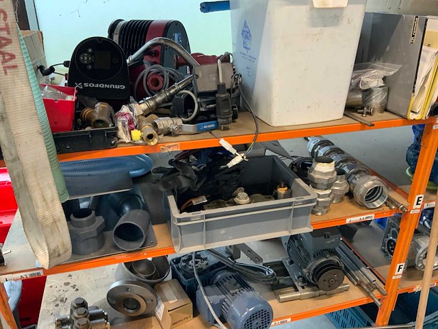 Diverse werkplaatsinventaris - afbeelding 7 van  24