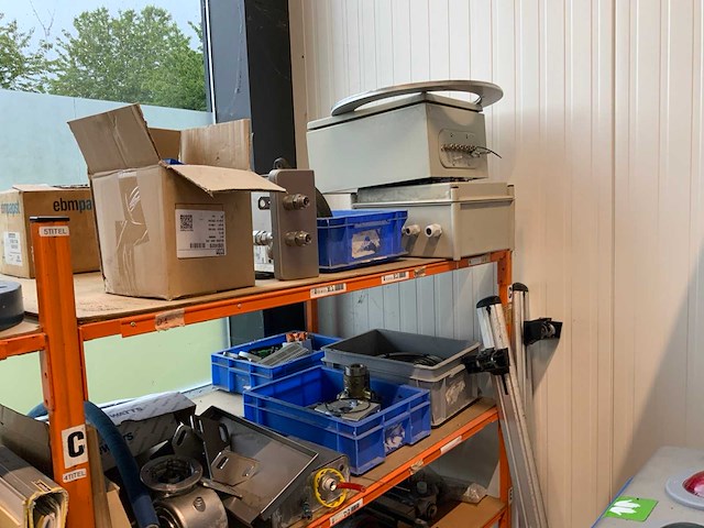 Diverse werkplaatsinventaris - afbeelding 9 van  24