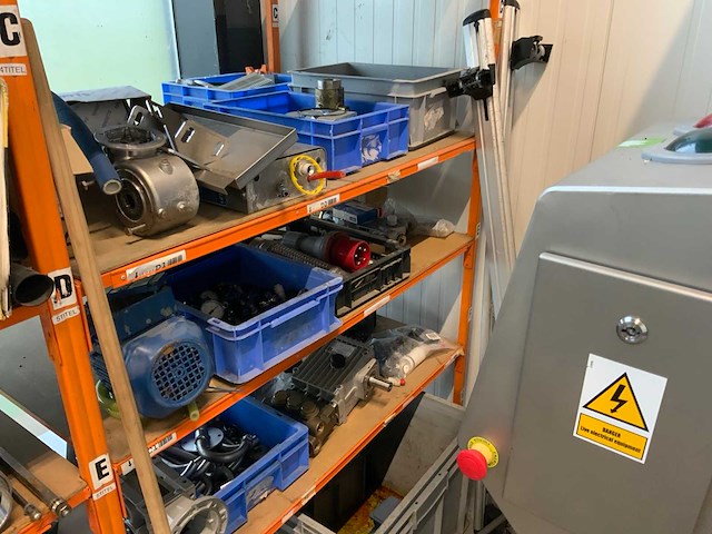 Diverse werkplaatsinventaris - afbeelding 10 van  24