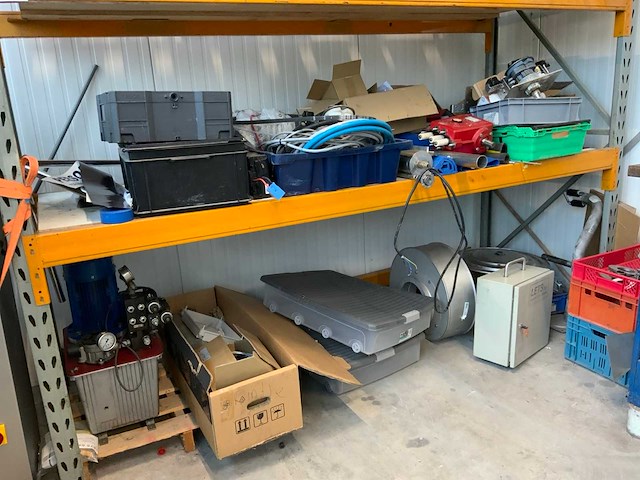Diverse werkplaatsinventaris - afbeelding 18 van  24