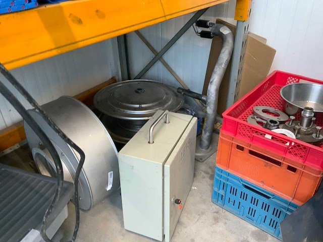 Diverse werkplaatsinventaris - afbeelding 21 van  24