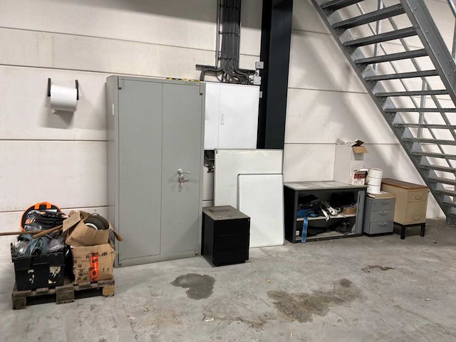Diverse werkplaatsinventaris - afbeelding 1 van  4