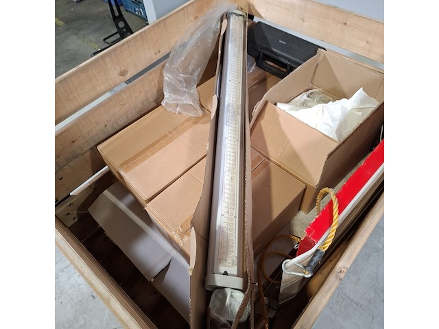 Diverse werkplaatsinventaris - afbeelding 7 van  10