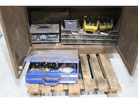 Diverse werkplaatskasten met (new holland) onderdelen en (sortimo) assortimentskisten - afbeelding 4 van  6