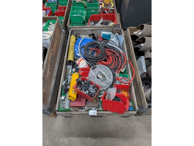 Diverse werkplaatsmateriaal - afbeelding 1 van  9