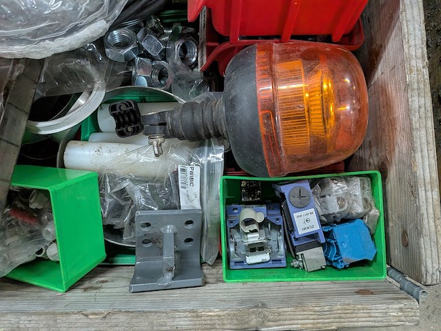 Diverse werkplaatsmateriaal - afbeelding 6 van  9