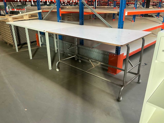 Diverse werktafels (3x) - afbeelding 1 van  6