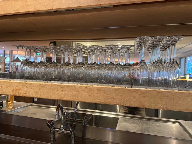 Diverse wijn en champagneglazen - afbeelding 1 van  3