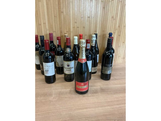Diverse wijnen en dranken - afbeelding 3 van  8