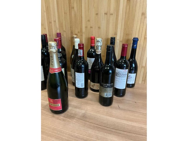 Diverse wijnen en dranken - afbeelding 4 van  8