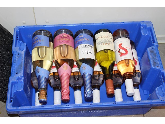 Diverse wijnen in krat w.o. rose, wit en 0.0. 11 flessen. - afbeelding 1 van  1