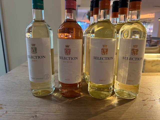 Diverse wijnen - afbeelding 2 van  2