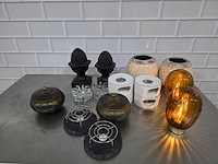 Diverse windlichten en decoratiemateriaal (16x) - afbeelding 1 van  3
