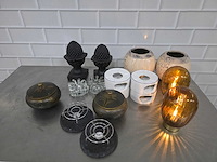Diverse windlichten en decoratiemateriaal (16x) - afbeelding 2 van  3