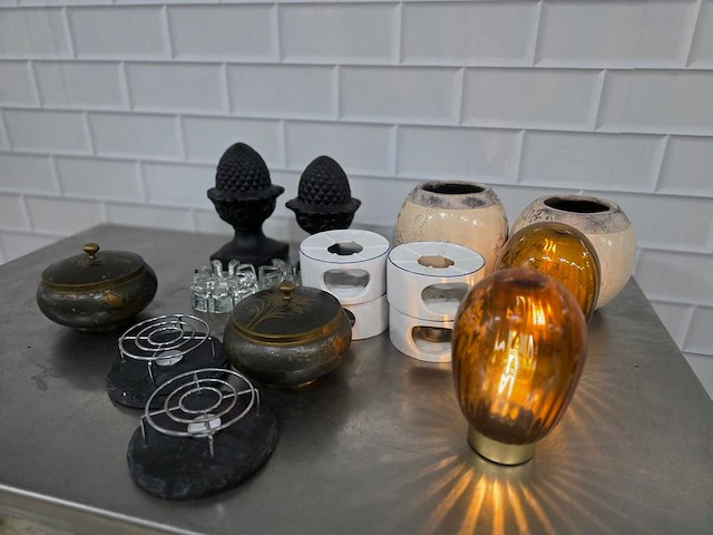 Diverse windlichten en decoratiemateriaal (16x) - afbeelding 3 van  3