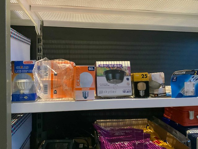 Diverse winkelbenodigdheden - afbeelding 4 van  6