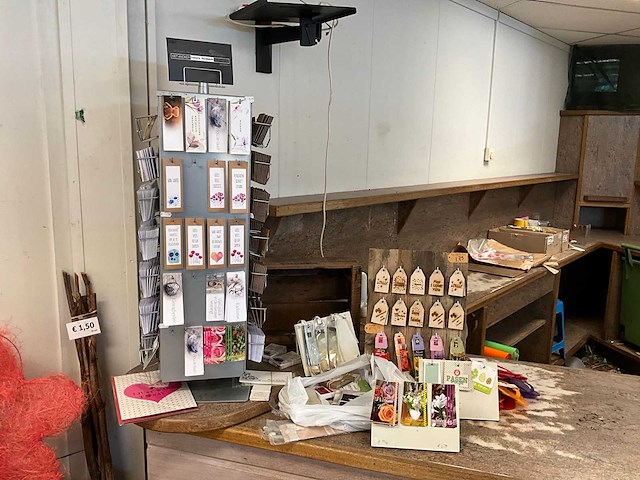 Diverse winkelbenodigdheden - afbeelding 1 van  2