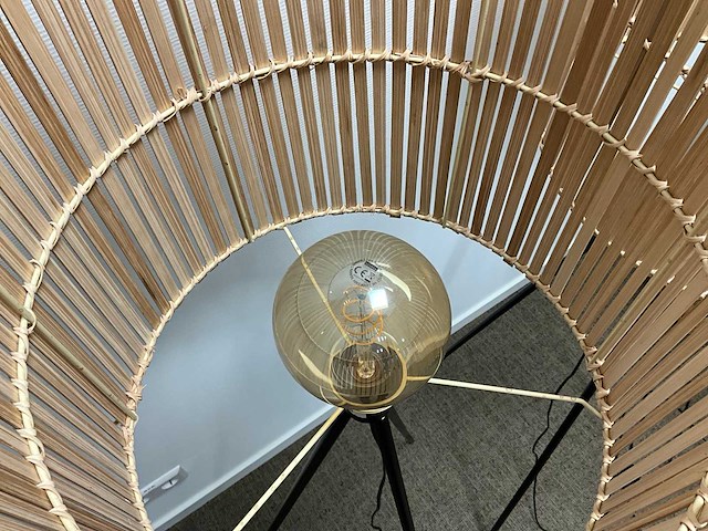 Diverse winkelinventaris en decoratie - afbeelding 6 van  8