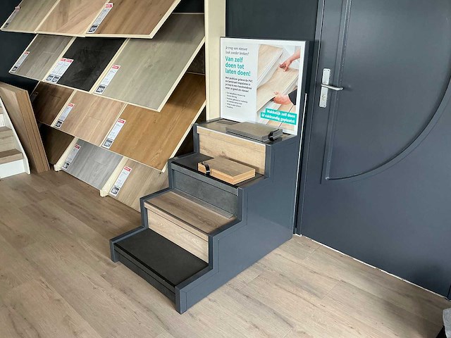 Diverse winkelmeubels - afbeelding 1 van  3