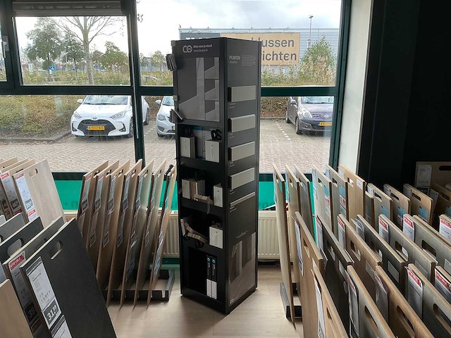 Diverse winkelmeubels - afbeelding 3 van  3