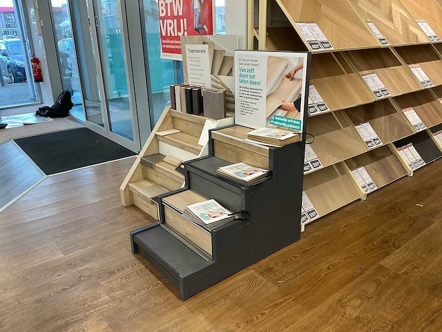 Diverse winkelmeubels - afbeelding 1 van  5