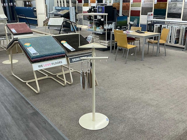 Diverse winkelmeubels - afbeelding 4 van  5