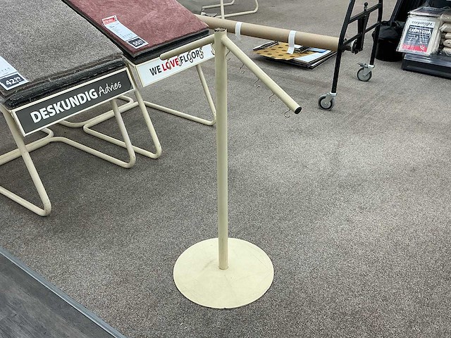 Diverse winkelmeubels - afbeelding 5 van  5