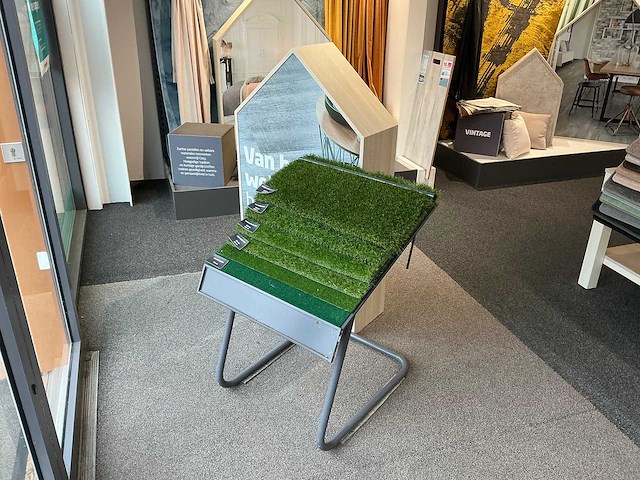 Diverse winkelmeubels - afbeelding 1 van  7