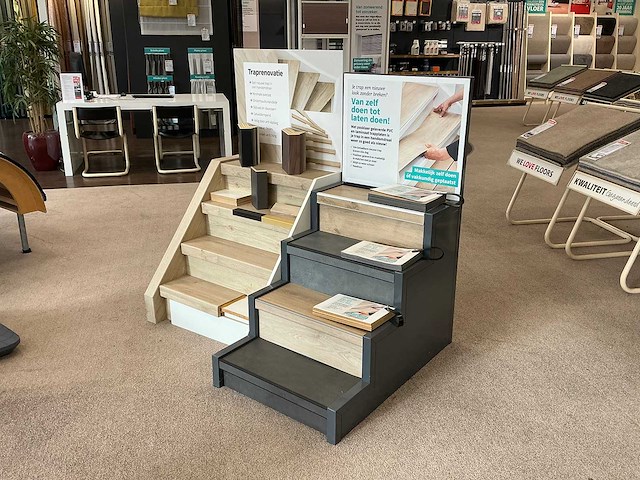 Diverse winkelmeubels - afbeelding 1 van  4