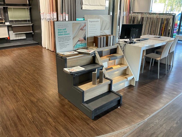 Diverse winkelmeubels - afbeelding 1 van  7