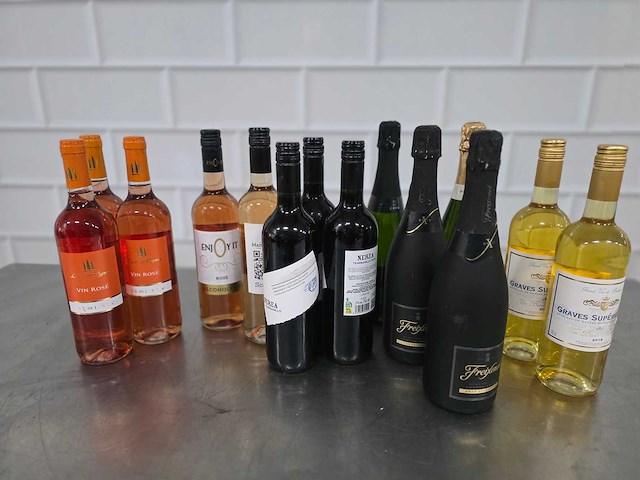 Diverse witte, rosé en rode wijn fles (14x) - afbeelding 2 van  3