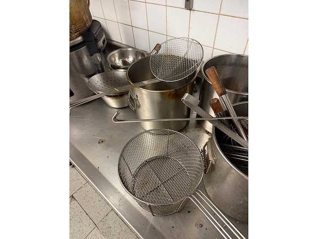 Diverse wokbranders op gas en keukengerei - afbeelding 11 van  13