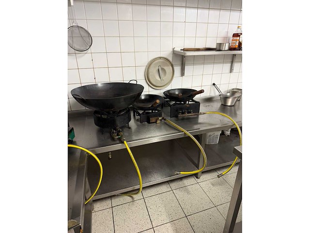 Diverse wokbranders op gas en keukengerei - afbeelding 12 van  13