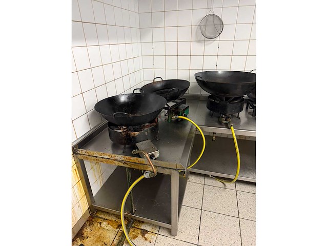 Diverse wokbranders op gas en keukengerei - afbeelding 4 van  13