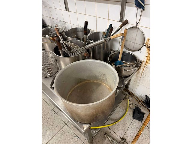 Diverse wokbranders op gas en keukengerei - afbeelding 8 van  13