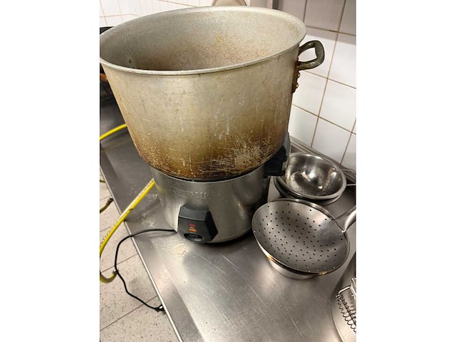 Diverse wokbranders op gas en keukengerei - afbeelding 9 van  13