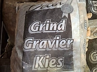 Diverse zakken grind - afbeelding 3 van  8