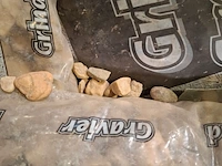 Diverse zakken grind - afbeelding 5 van  8