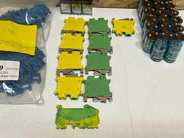 Diverse zekeringen en overige toebehoren - afbeelding 3 van  6
