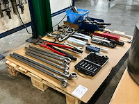 Diverse zware handgereedschappen - afbeelding 1 van  9